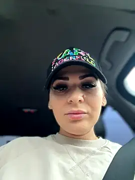 iSelena online show from 10-28-25, 05:11