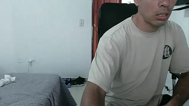 Snapshot of mckanna chatting on 10-03-25, 07:44 mckanna online show from 10-03-25, 07:44