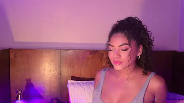 Snapshot of Carly_Monroe_ chatting on 10-07-25, 11:13 Carly Monroe online show from 10-07-25, 11:13