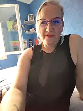 Snapshot of Feelineducentre chatting on 09-13-25, 02:06 Feelineducentre online show from 09-13-25, 02:06