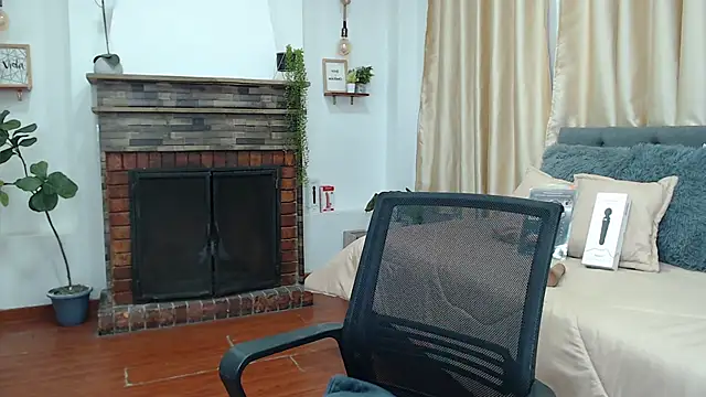 Snapshot of zohet_kriss chatting on 10-06-25, 02:03 zohet kriss online show from 10-06-25, 02:03