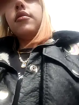 Snapshot of zohet_kriss chatting on 10-07-25, 01:52 zohet kriss online show from 10-07-25, 01:52