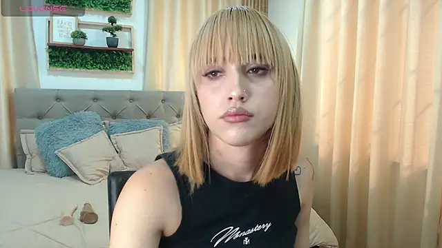 Snapshot of zohet_kriss chatting on 10-16-25, 02:29 zohet kriss online show from 10-16-25, 02:29