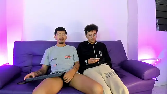 Snapshot of AxelAndJeremy chatting on 09-18-25, 02:57 AxelAndJeremy online show from 09-18-25, 02:57