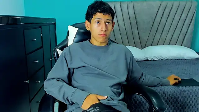 Snapshot of Felipe_Gonzales chatting on 09-09-25, 12:48 Felipe Gonzales online show from 09-09-25, 12:48