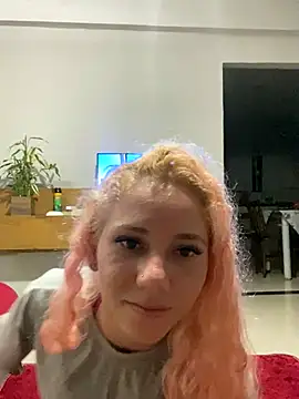 Snapshot of Bruna551 chatting on 09-22-25, 01:51 Bruna551 online show from 09-22-25, 01:51