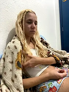 Snapshot of Bruna551 chatting on 11-06-25, 03:18 Bruna551 online show from 11-06-25, 03:18