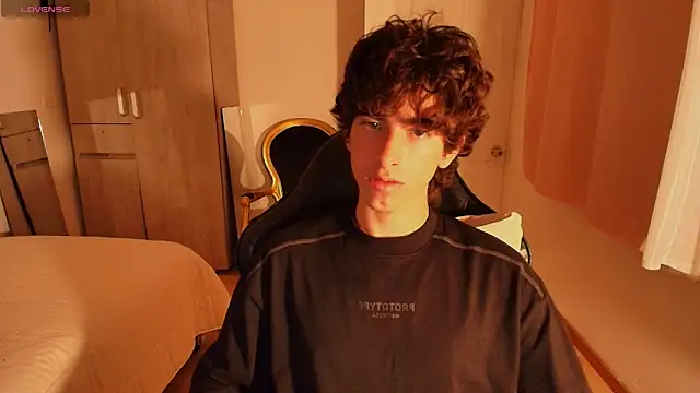 Nude Boy18 online show from 09-20-25, 09:54