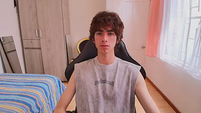 Nude Boy18 online show from 09-21-25, 08:21