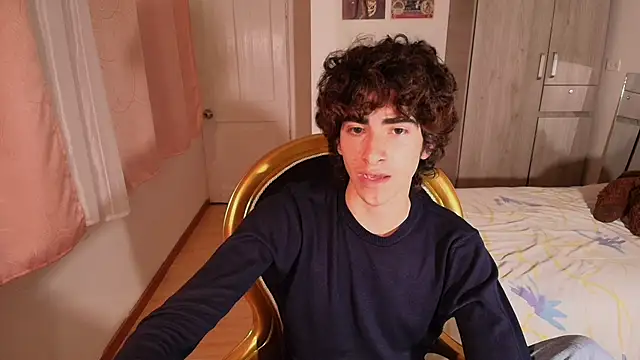 Nude Boy18 online show from 11-06-25, 07:20