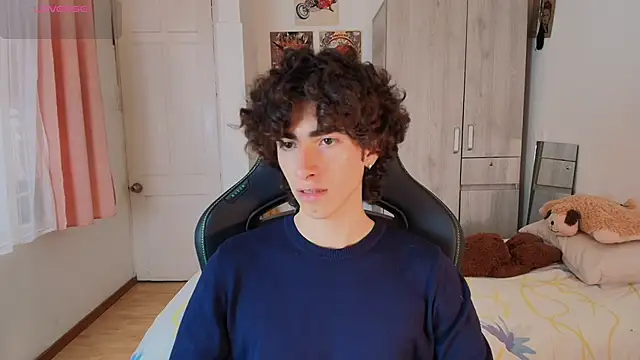 Nude Boy18 online show from 01-06-26, 08:23