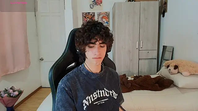 Nude Boy18 online show from 02-06-26, 02:16