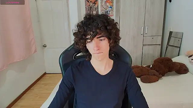 Nude Boy18 online show from 03-18-26, 11:30