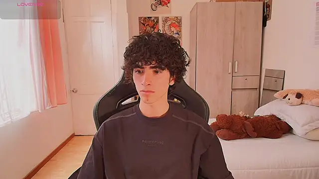 Nude Boy18 online show from 05-19-26, 08:04