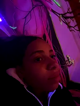 Snapshot of yumi_hanna chatting on 09-21-25, 12:23 yumi hanna online show from 09-21-25, 12:23