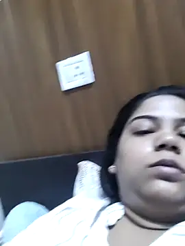 Snapshot of pari_hotty chatting on 10-14-25, 08:37 pari hotty online show from 10-14-25, 08:37
