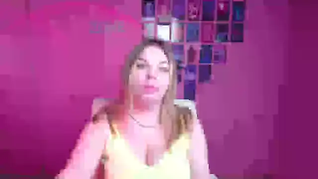 Snapshot of Jessica_Amore chatting on 10-20-25, 05:41 Jessica Amore online show from 10-20-25, 05:41