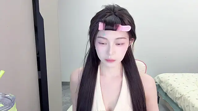 Snapshot of Cookie-oo chatting on 09-27-25, 12:10 Cookie-oo online show from 09-27-25, 12:10