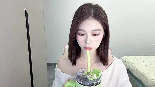 Snapshot of Cookie-oo chatting on 10-27-25, 11:36 Cookie-oo online show from 10-27-25, 11:36