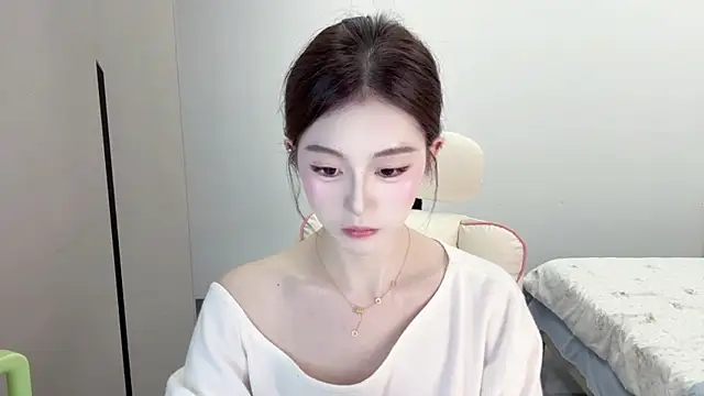 Snapshot of Cookie-oo chatting on 10-31-25, 11:44 Cookie-oo online show from 10-31-25, 11:44