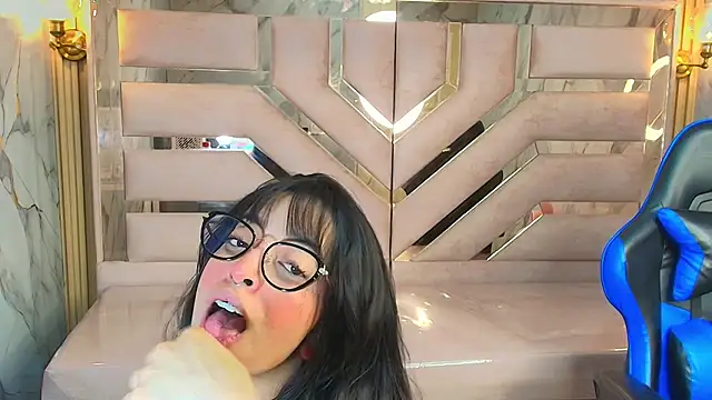 zoe r  online show from 10-01-25, 03:12