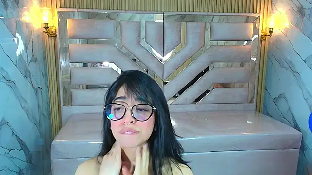 zoe r  online show from 10-10-25, 03:16