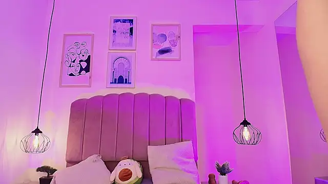 Isabelgh  online show from 10-26-25, 03:45