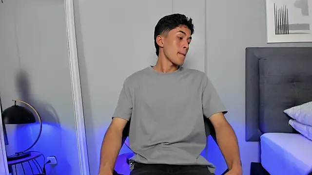 Tylerffoxx online show from 11-11-25, 07:36