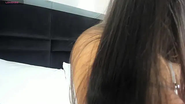 CarolineLee  online show from 04-21-26, 10:34