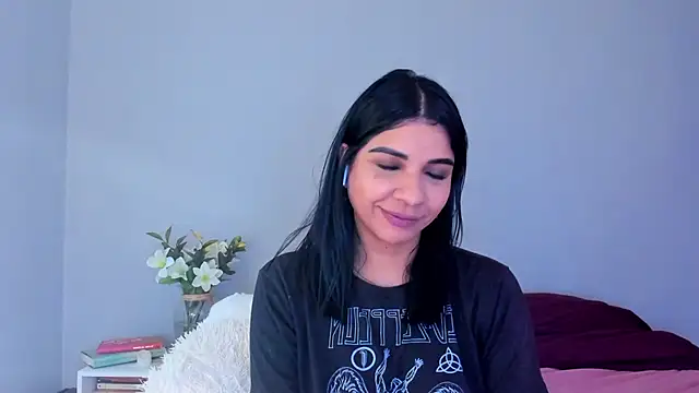 Laura-angeel online show from 11-29-25, 07:06