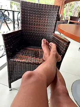 Snapshot of Jonypink10 chatting on 10-27-25, 01:04 Jonypink10 online show from 10-27-25, 01:04