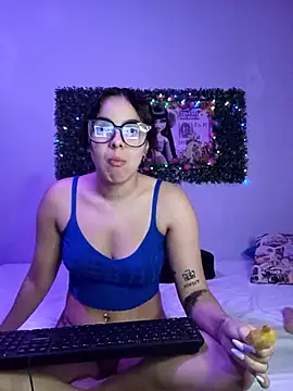 Snapshot of Sweet_Dirty_Baby chatting on 10-24-25, 02:19 Sweet Dirty Baby online show from 10-24-25, 02:19