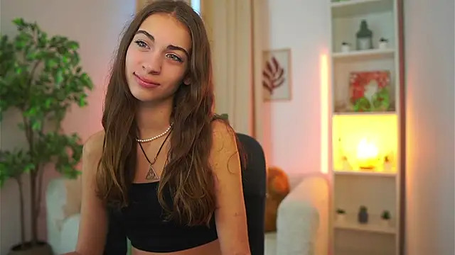 Snapshot of Sophie__Nice chatting on 09-24-25, 01:47 Sophie Nice online show from 09-24-25, 01:47
