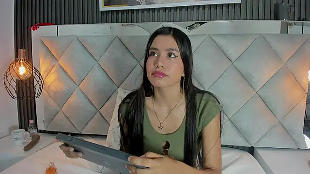 Baby-Rouse  online show from 11-18-25, 04:22