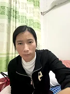 crhong666 online show from 11-10-25, 12:26