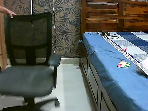 Snapshot of Poonam_queen021 chatting on 10-25-25, 11:51 Poonam queen021 online show from 10-25-25, 11:51