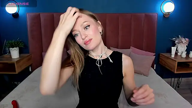 EvelynPoole online show from 11-30-25, 01:31