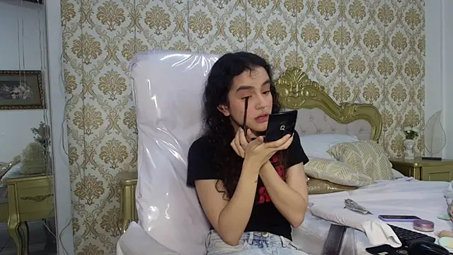 Snapshot of JessB_ chatting on 11-11-25, 06:19 JessB online show from 11-11-25, 06:19