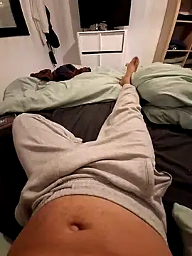 Yoaannn online show from 10-30-25, 03:57