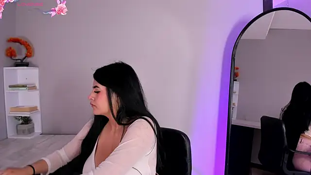 Emma  clark  online show from 09-13-25, 12:49