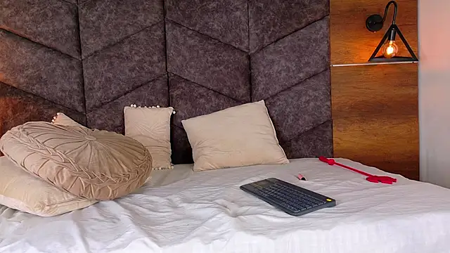 Nickifox   online show from 11-28-25, 08:06