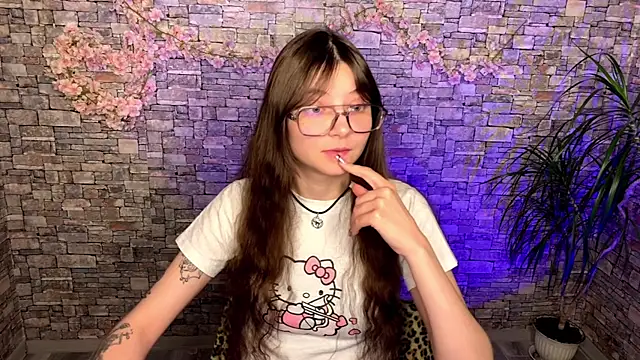 Snapshot of may_rollins chatting on 05-26-26, 02:24 may rollins online show from 05-26-26, 02:24