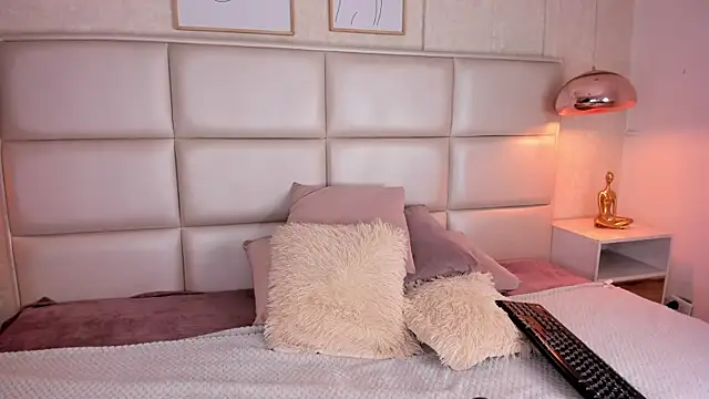 Natt Clark online show from 10-04-25, 01:53