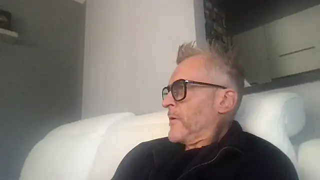 Snapshot of Axl_hot chatting on 09-28-25, 12:54 Axl hot online show from 09-28-25, 12:54