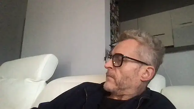 Axl hot online show from 01-10-26, 02:19