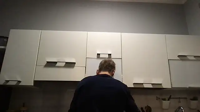 Axl hot online show from 03-23-26, 07:40