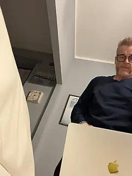 Axl hot online show from 03-29-26, 01:38