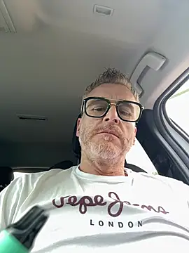 Axl hot online show from 05-13-26, 03:42