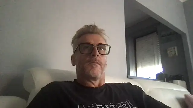 Axl hot online show from 06-28-26, 07:47