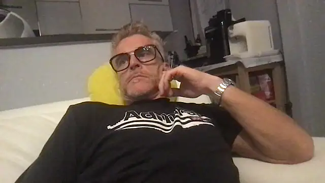 Axl hot online show from 06-29-26, 07:58